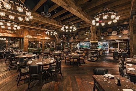 An Unforgettable Dining Experience: Mascots Watering Hole and Grill
